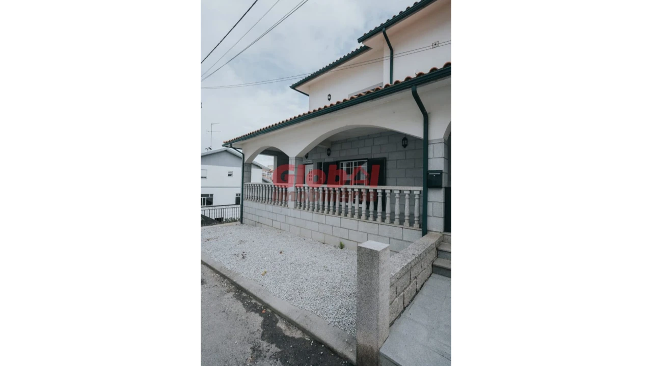 Moradia T3 para Venda em Nagozelo do Douro Foto 1