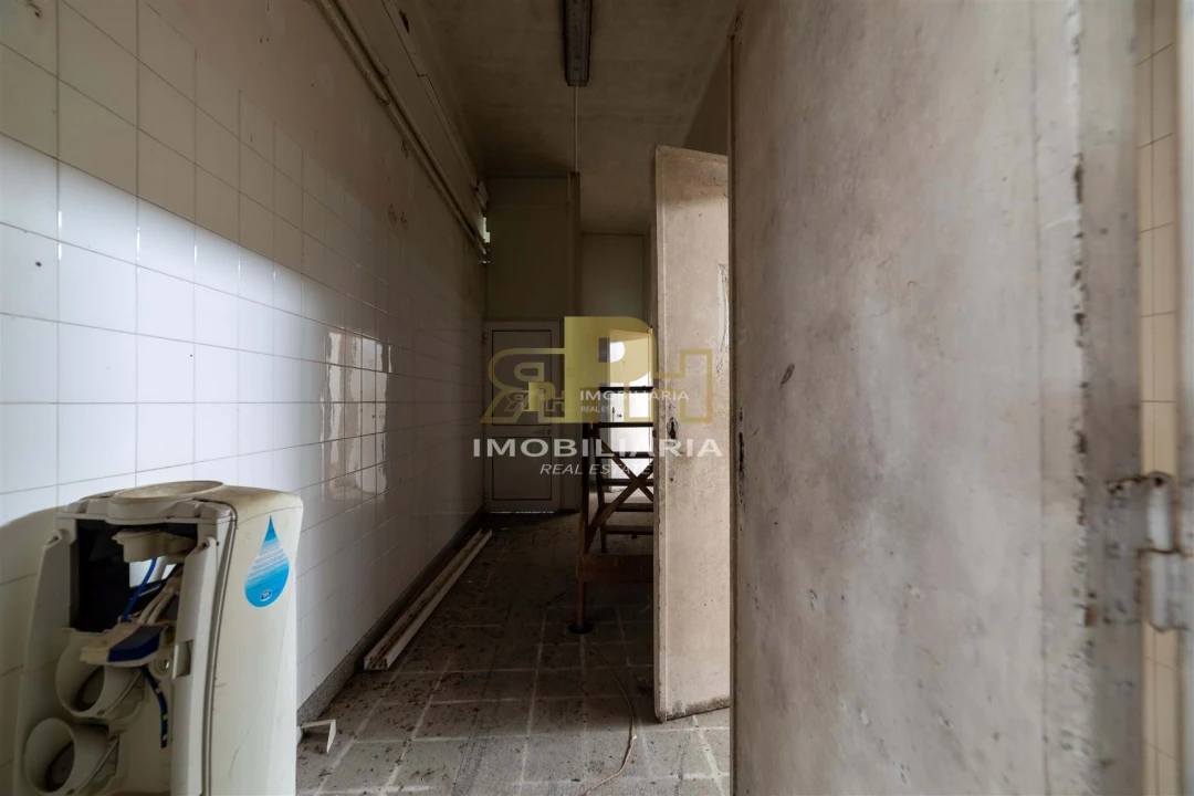 Prédio para Venda em Alcanhões Foto 35