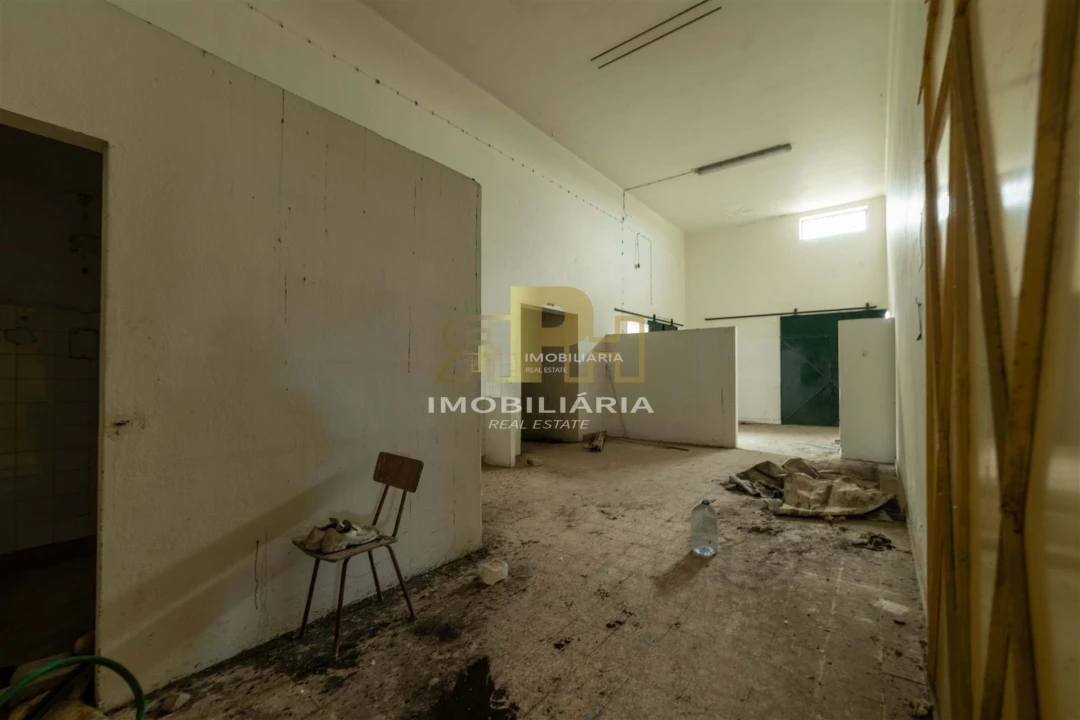 Prédio para Venda em Alcanhões Foto 13