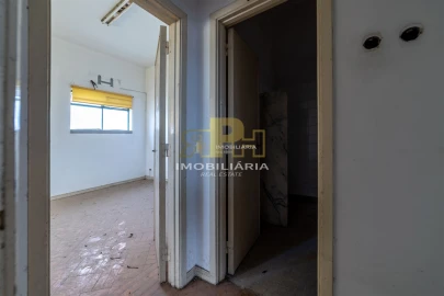 Prédio para Venda em Alcanhões