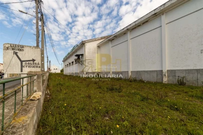 Prédio para Venda em Alcanhões