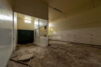 Prédio para Venda em Alcanhões