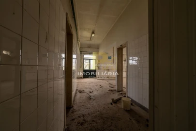 Prédio para Venda em Alcanhões