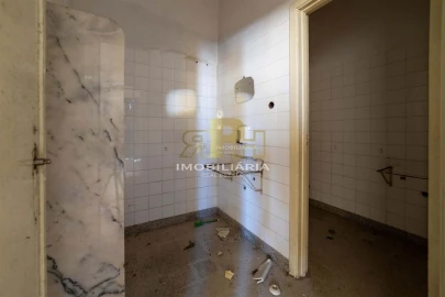 Prédio para Venda em Alcanhões