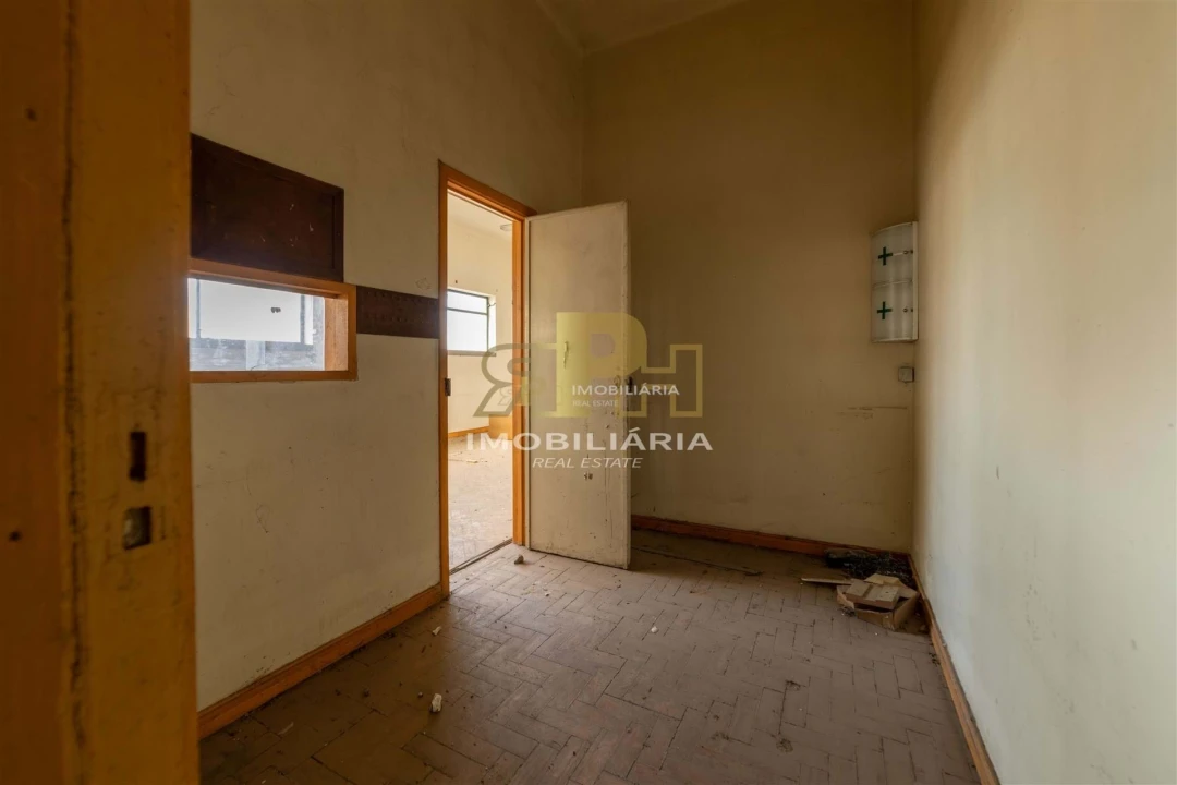 Prédio para Venda em Alcanhões Foto 24
