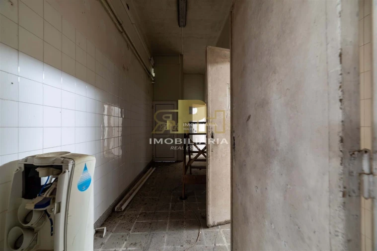 Prédio para Venda em Alcanhões Foto 35