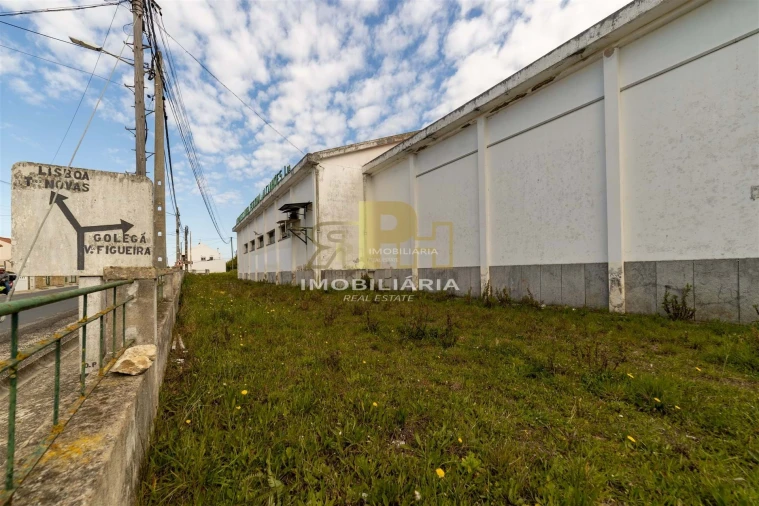 Prédio para Venda em Alcanhões Foto 7