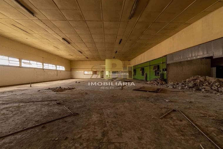 Prédio para Venda em Alcanhões Foto 18