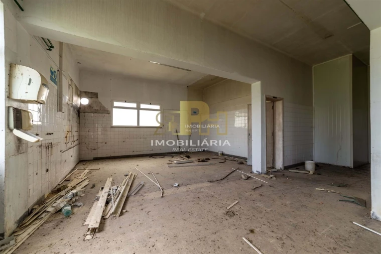 Prédio para Venda em Alcanhões Foto 33