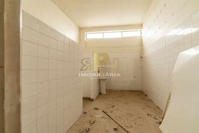 Prédio para Venda em Alcanhões Foto 36