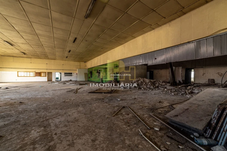 Prédio para Venda em Alcanhões Foto 17
