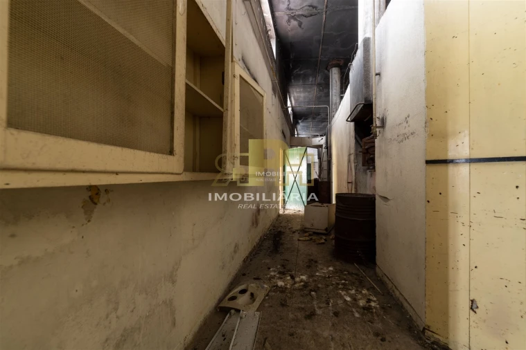 Prédio para Venda em Alcanhões Foto 37
