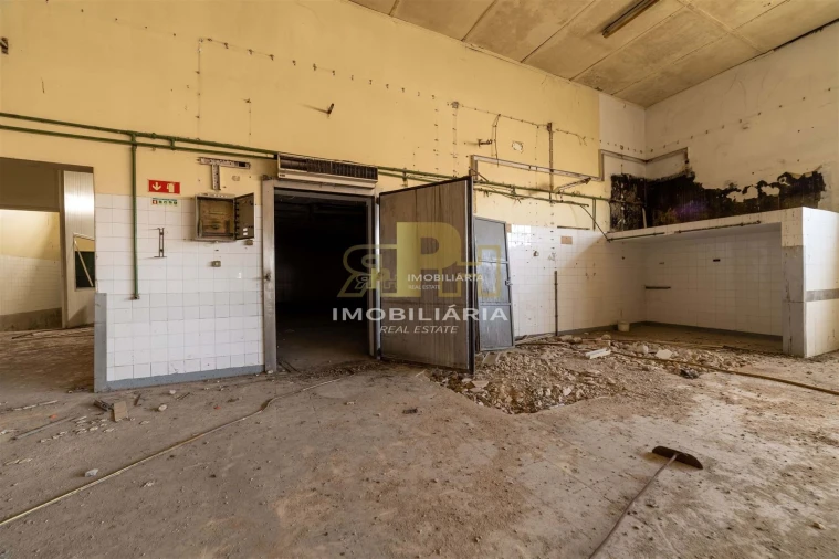 Prédio para Venda em Alcanhões Foto 19