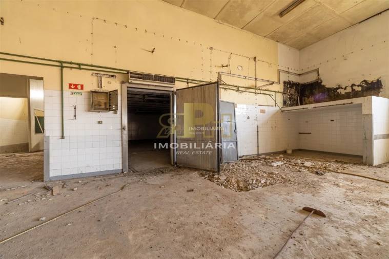 Prédio para Venda em Alcanhões Foto 20