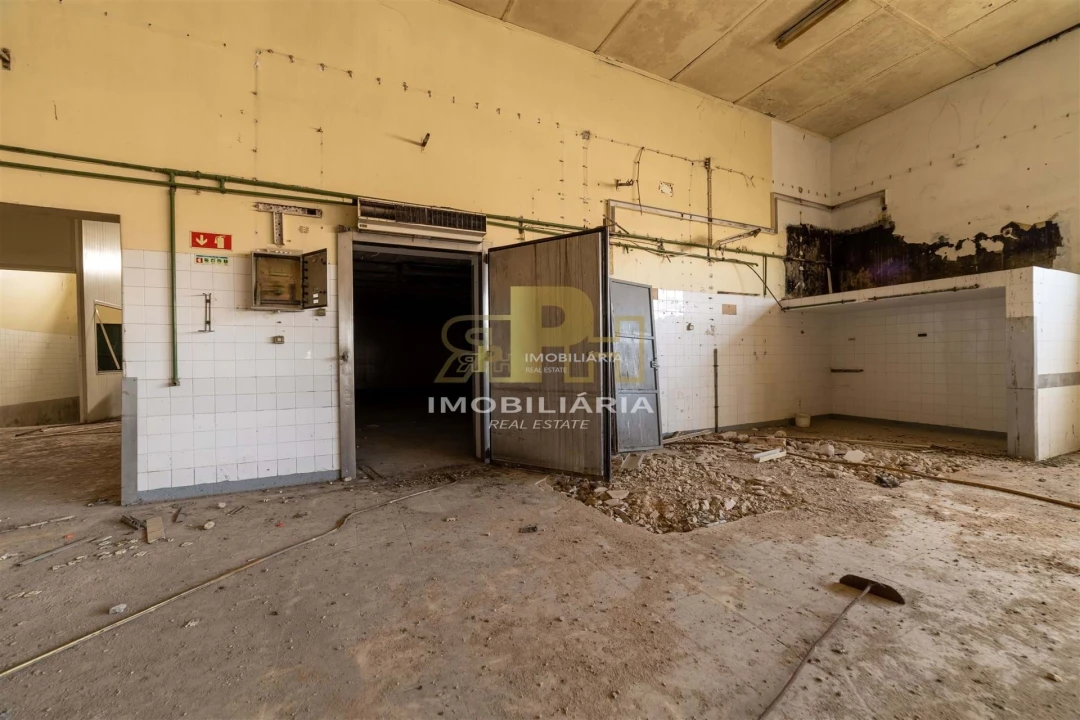 Prédio para Venda em Alcanhões Foto 19