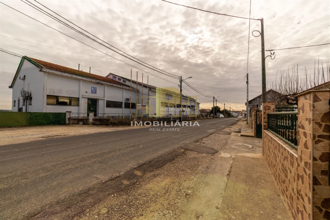 Prédio para Venda em Alcanhões Foto 1