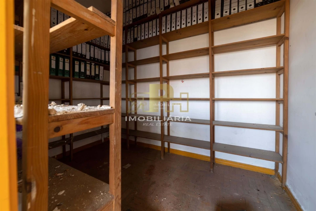 Prédio para Venda em Alcanhões Foto 26
