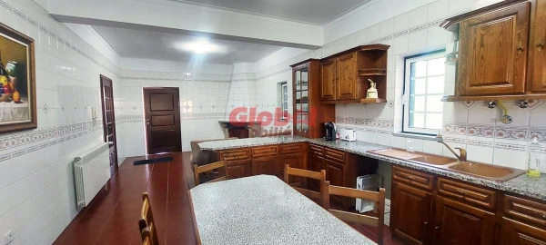 Moradia T6 para Venda em São João de Lourosa