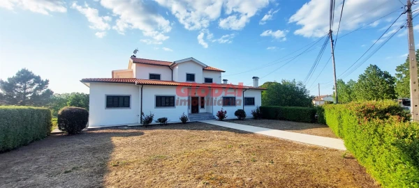 Moradia T6 para Venda em São João de Lourosa