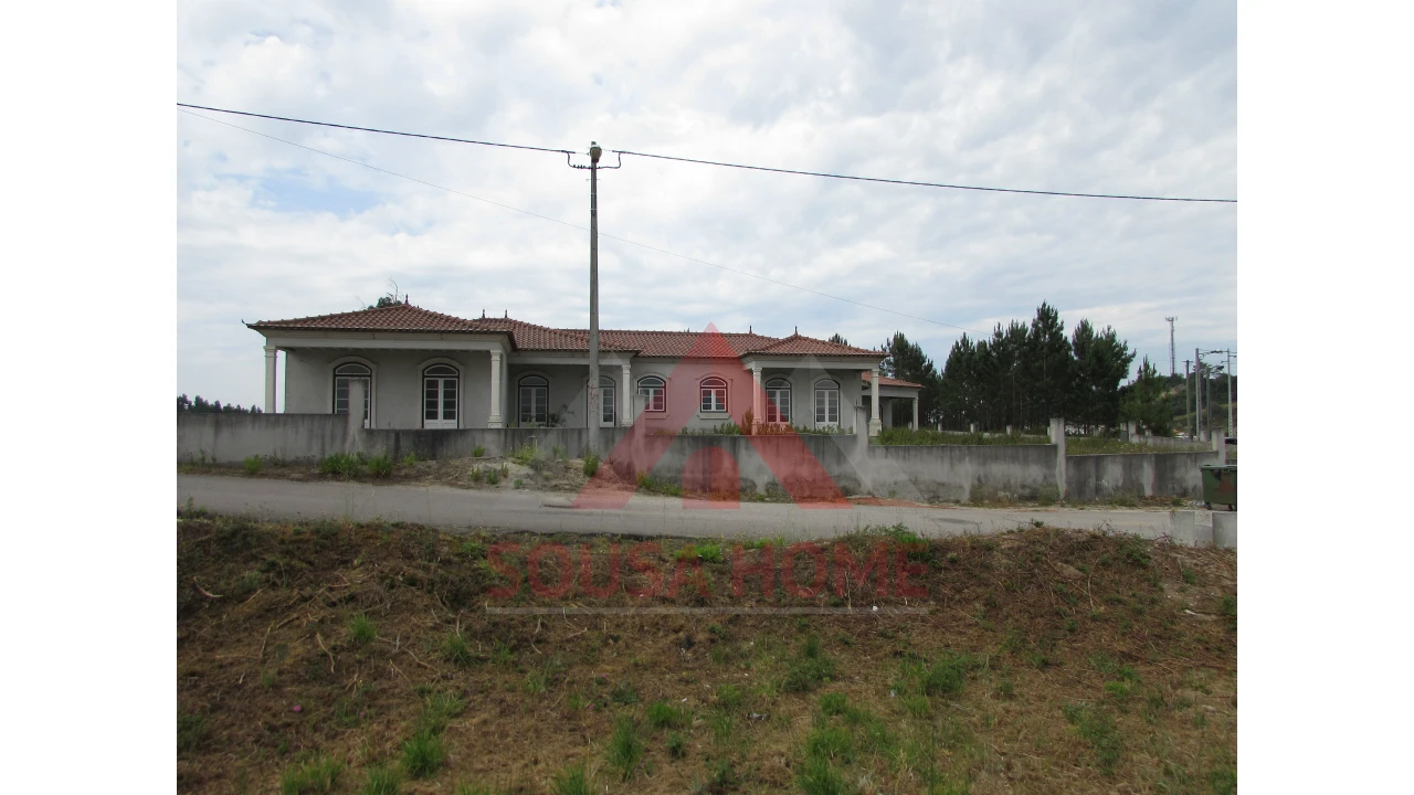 Moradia T4 para Venda em Juncal Foto 28