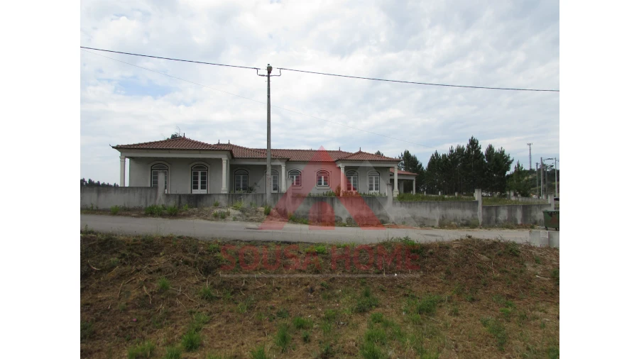 Moradia T4 para Venda em Juncal Foto 28