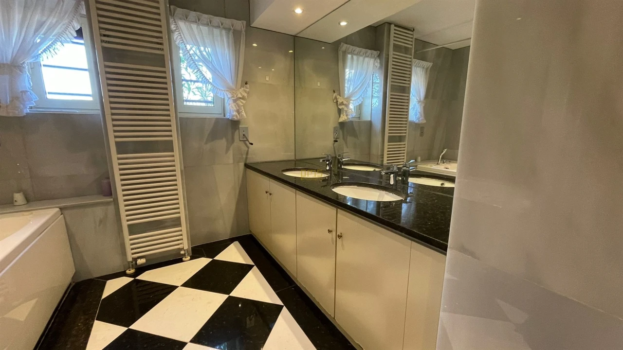 Moradia T5 para Venda em Aldoar, Foz do Douro e Nevogilde Foto 30