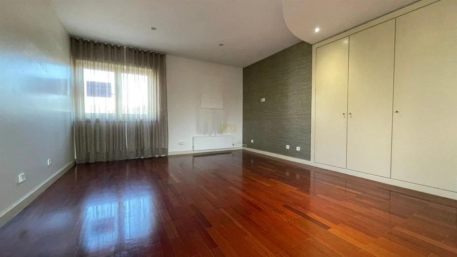 Moradia T5 para Venda em Aldoar, Foz do Douro e Nevogilde Foto 11