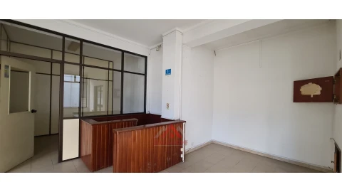 Loja para Venda em Leiria, Pousos, Barreira e Cortes