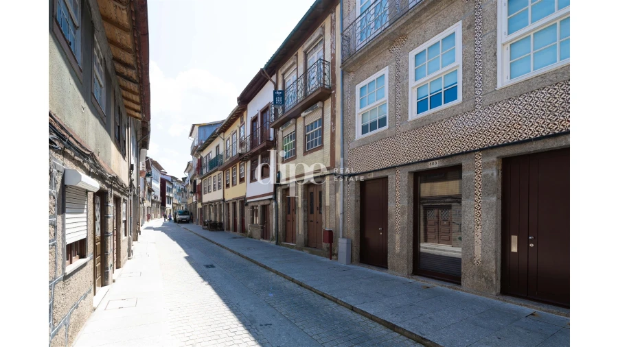 Prédio para Venda em Oliveira, São Paio e São Sebastião Foto 2