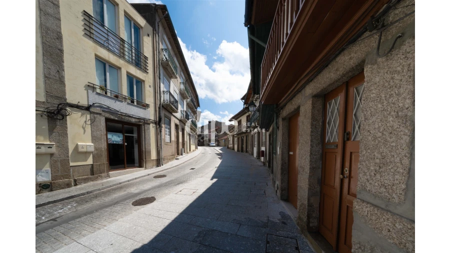 Prédio para Venda em Oliveira, São Paio e São Sebastião Foto 6