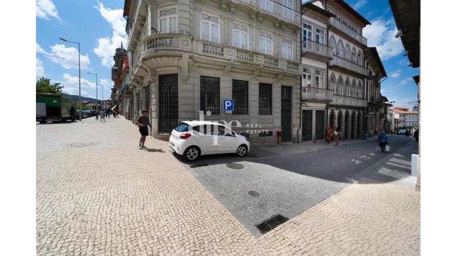 Prédio para Venda em Oliveira, São Paio e São Sebastião Foto 7