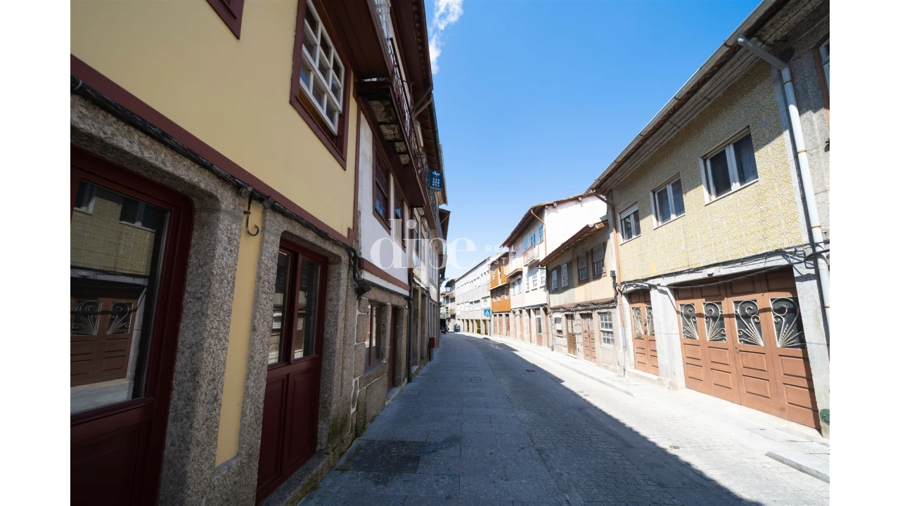 Prédio para Venda em Oliveira, São Paio e São Sebastião Foto 5