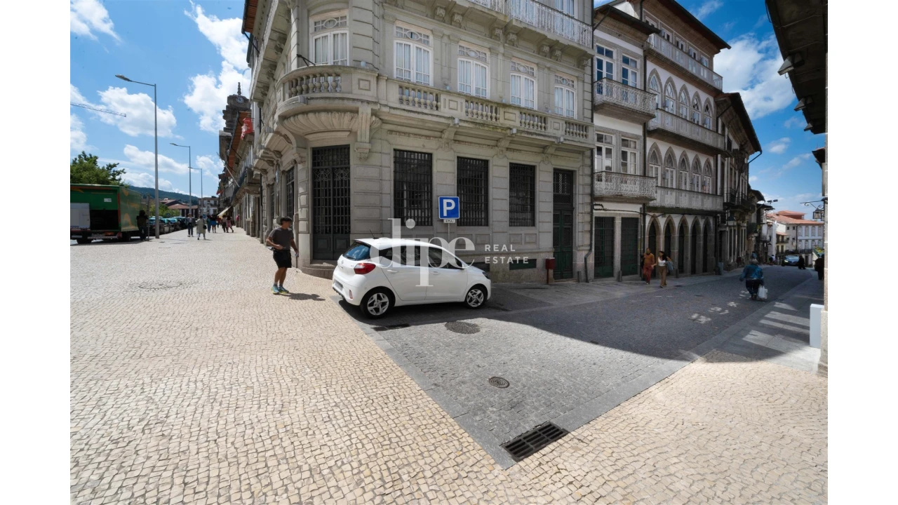 Prédio para Venda em Oliveira, São Paio e São Sebastião Foto 7
