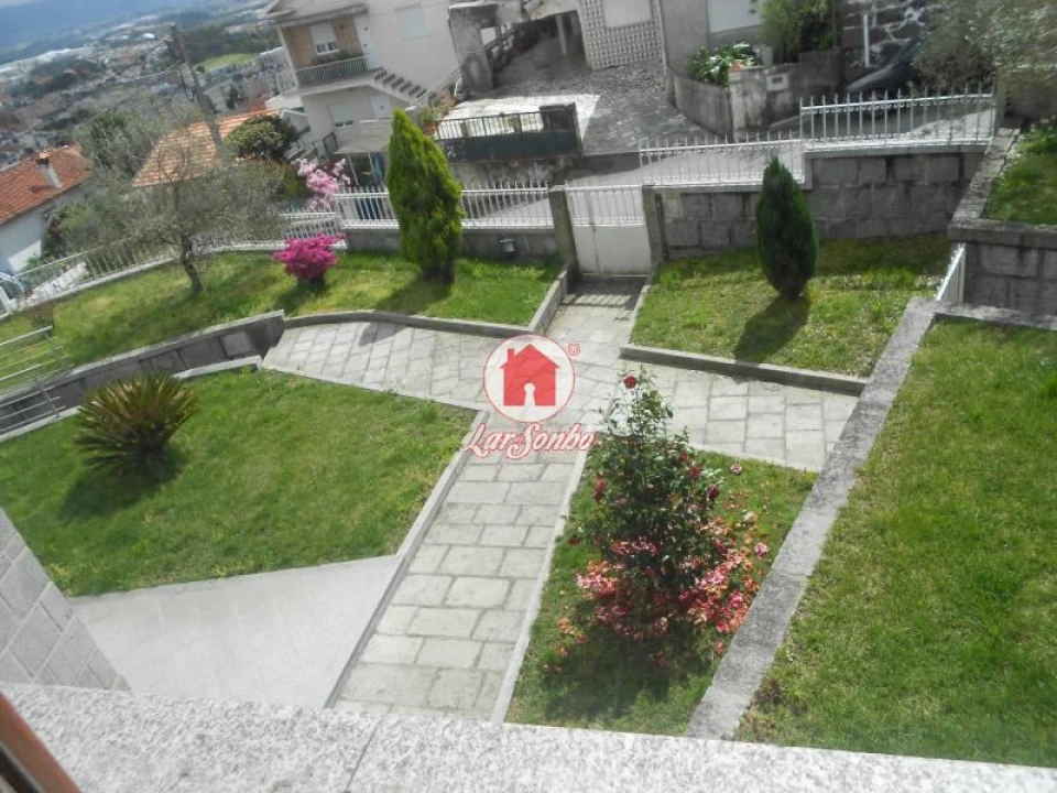 Moradia T10 para Venda em Brufe Foto 1