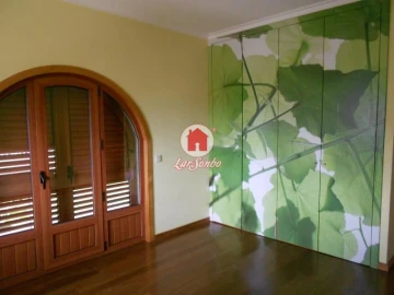 Moradia T10 para Venda em Brufe
