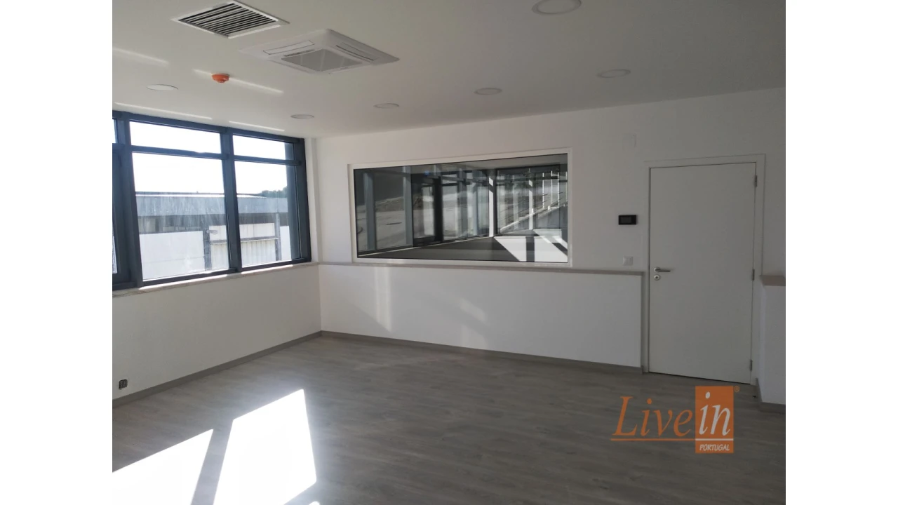 Armazém para Venda em Malveira e São Miguel de Alcainça Foto 4