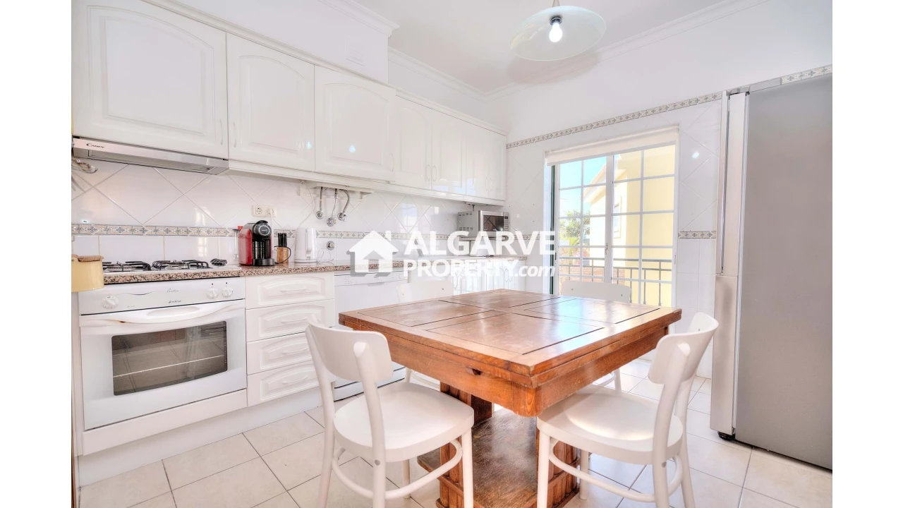 Apartamento T3 para Venda em Quarteira Foto 3