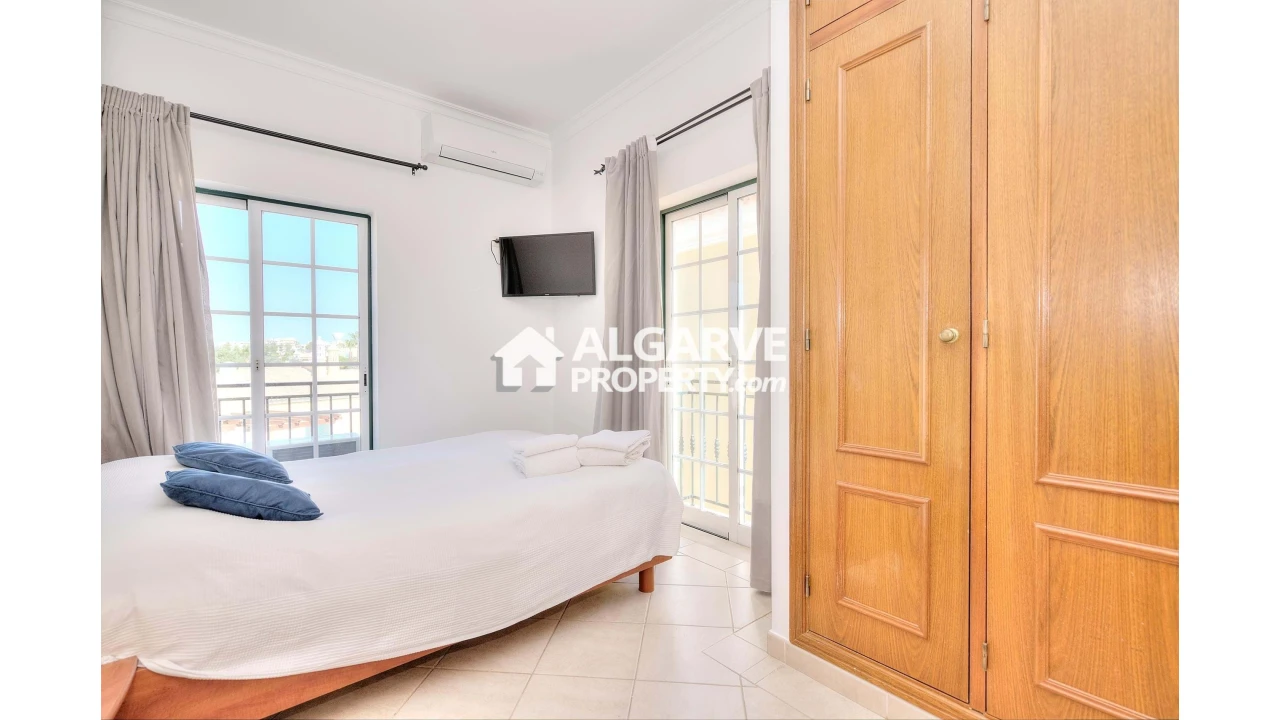 Apartamento T3 para Venda em Quarteira Foto 25