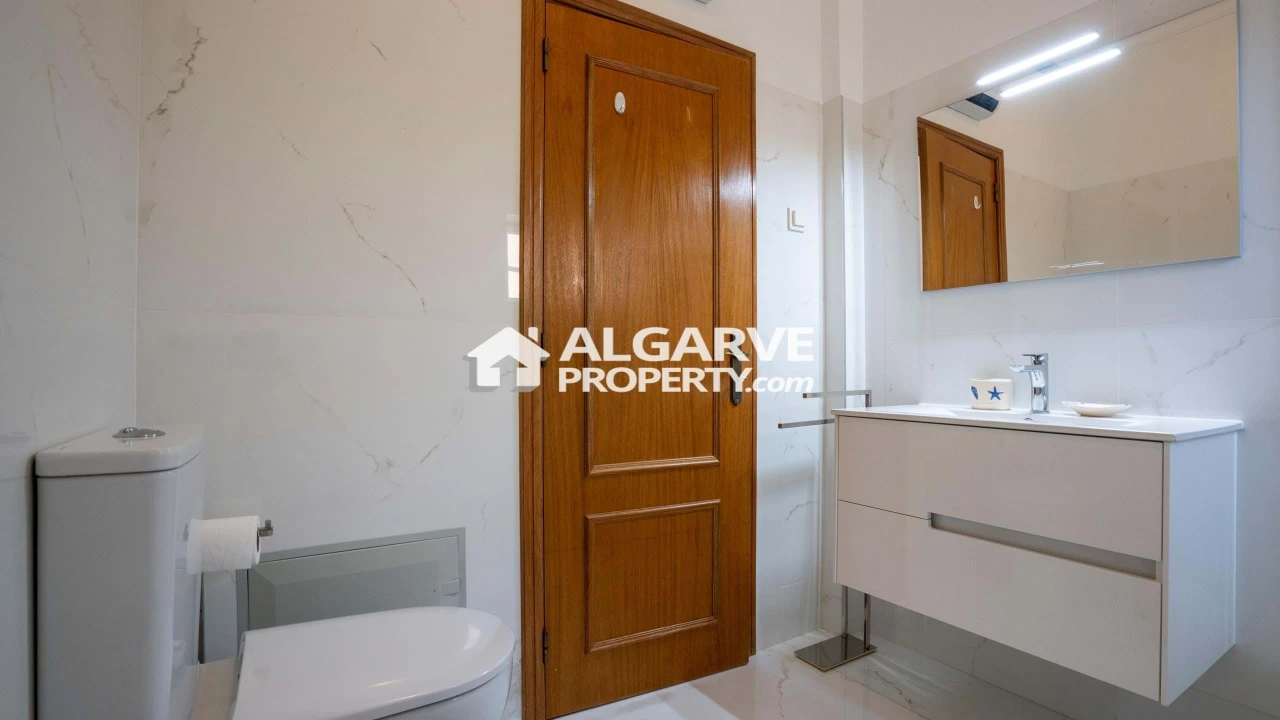 Apartamento T3 para Venda em Quarteira Foto 17