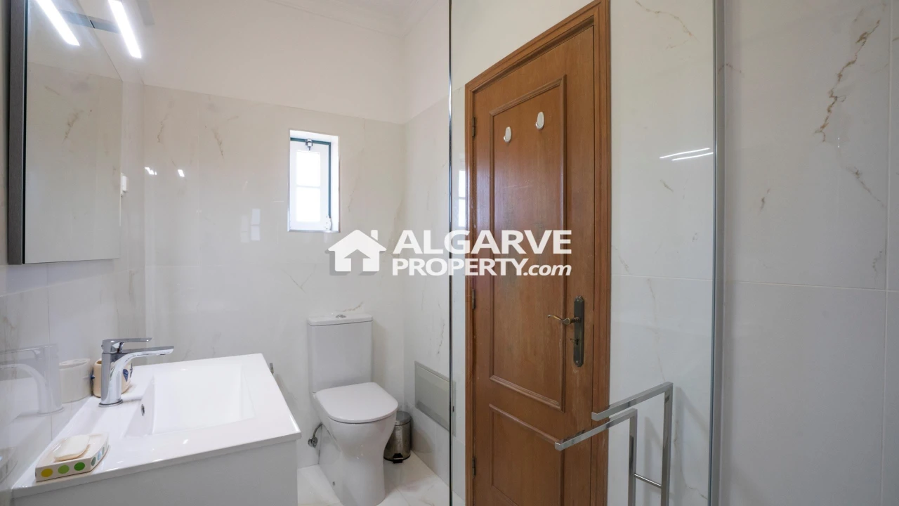 Apartamento T3 para Venda em Quarteira Foto 7