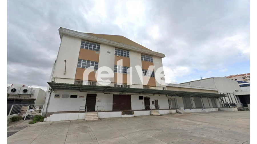 Armazém para Venda em Póvoa de Santa Iria e Forte da Casa