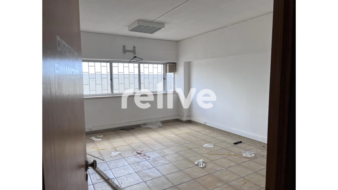 Armazém para Venda em Póvoa de Santa Iria e Forte da Casa Foto 29