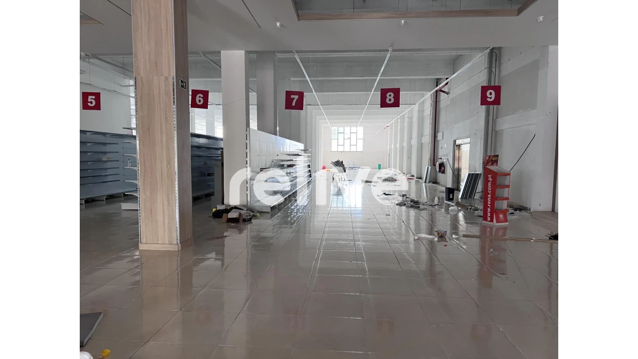 Armazém para Venda em Póvoa de Santa Iria e Forte da Casa Foto 24