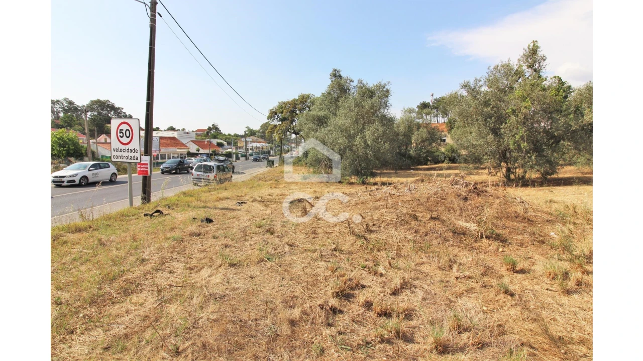 Terreno para Arrendamento em Fernao Ferro Foto 2