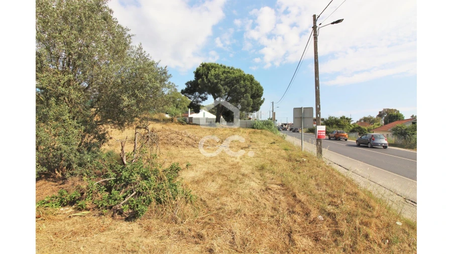Terreno para Arrendamento em Fernao Ferro Foto 1
