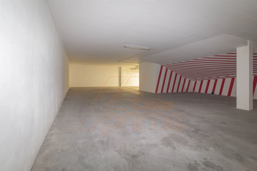 Garagem para Venda em Santa Clara e Castelo Viegas Foto 3