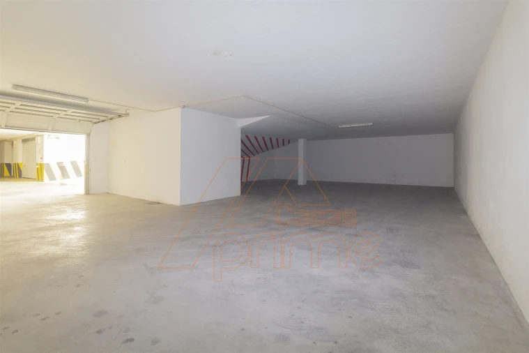 Garagem para Venda em Santa Clara e Castelo Viegas Foto 2