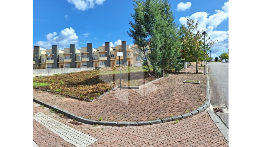 Terreno para Venda em Molelos Foto 1