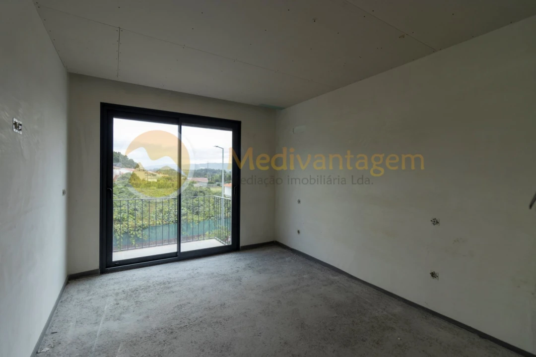 Moradia T3 para Venda em Vila Verde e Barbudo Foto 17