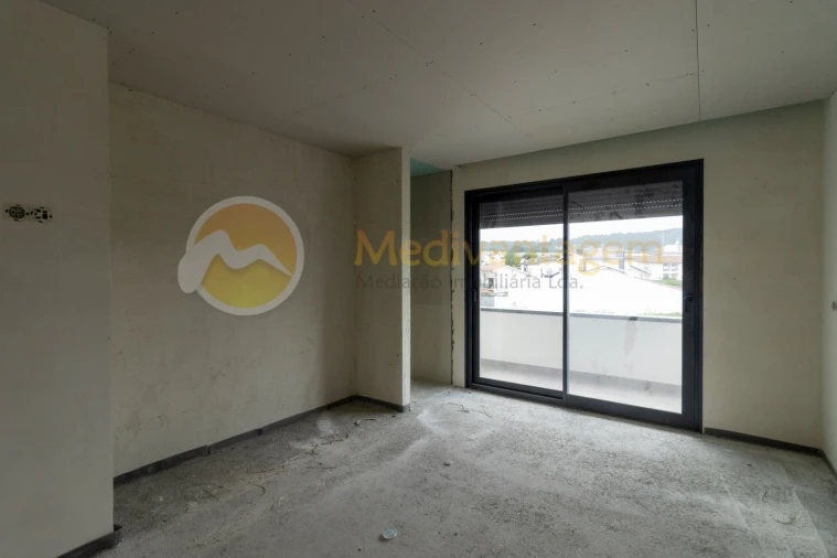 Moradia T3 para Venda em Vila Verde e Barbudo Foto 18